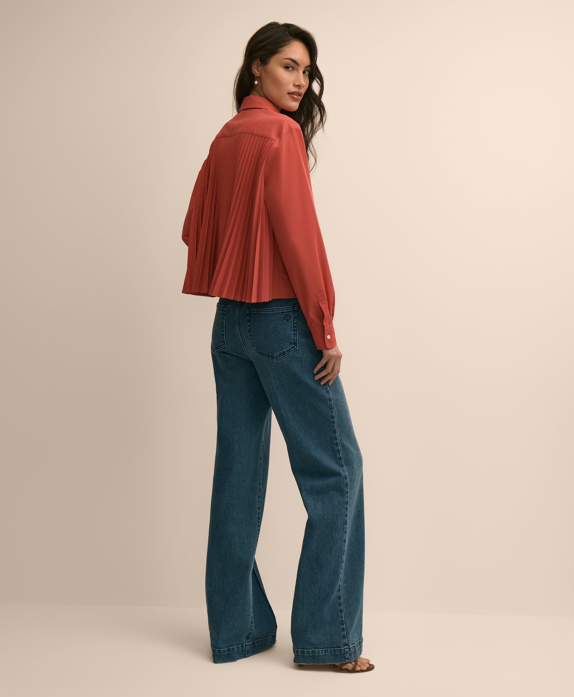 The Cropped Back-Pleat Shirt