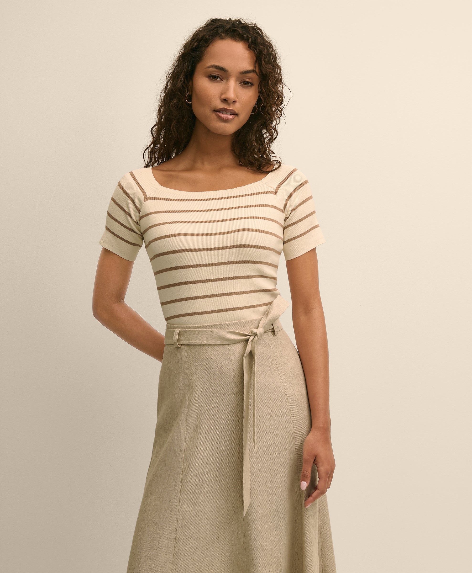 SWT SS OFF SHOULDER STRIP OFF WHITE AND